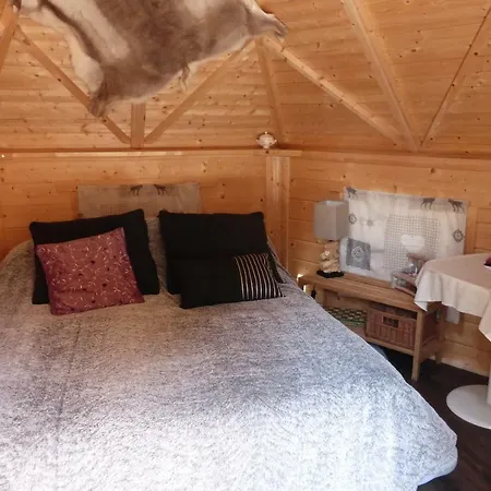 ベッド・アンド・ブレックファスト Abrikota 3*